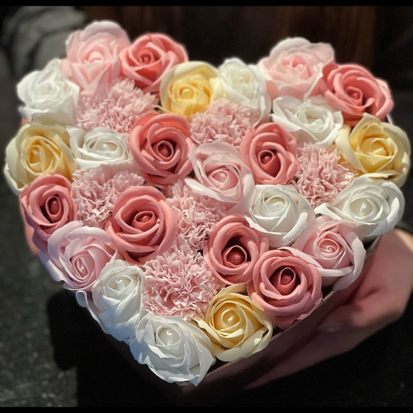 Heart shape flower - Picture 3 of 3